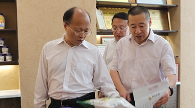 內(nèi)蒙古自治區(qū)政協(xié)黨組書記、主席李秀領考察、調(diào)研我公司